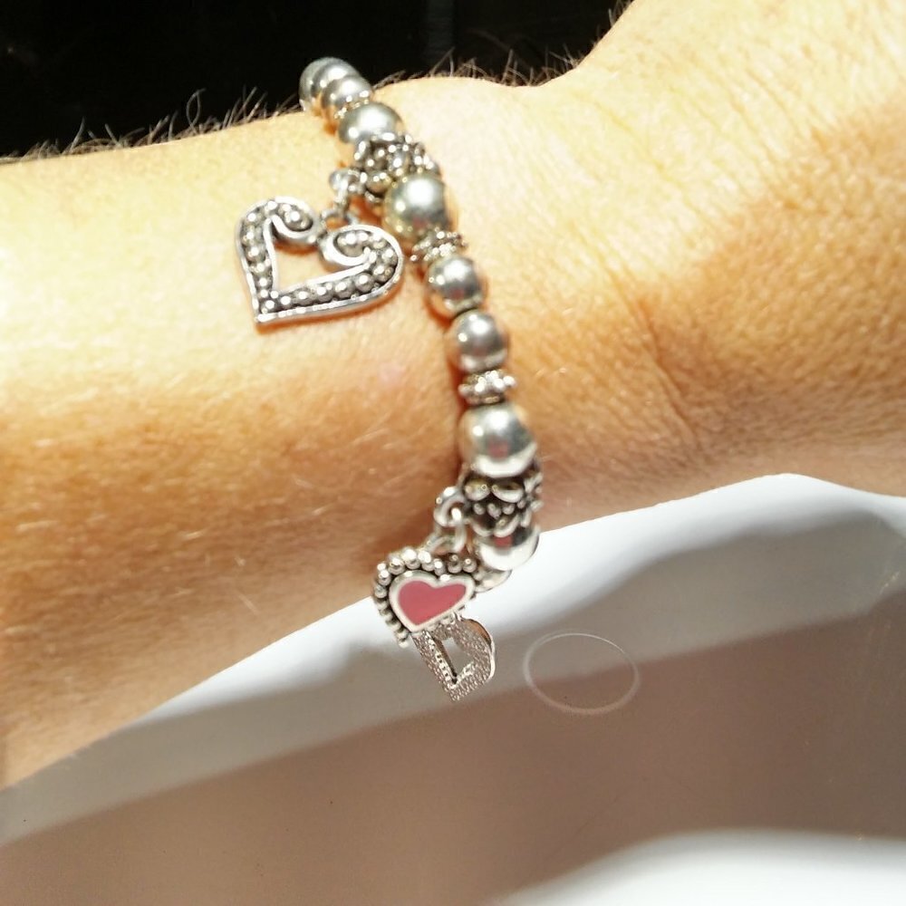 Women`s silver tone heart love valentine stretch